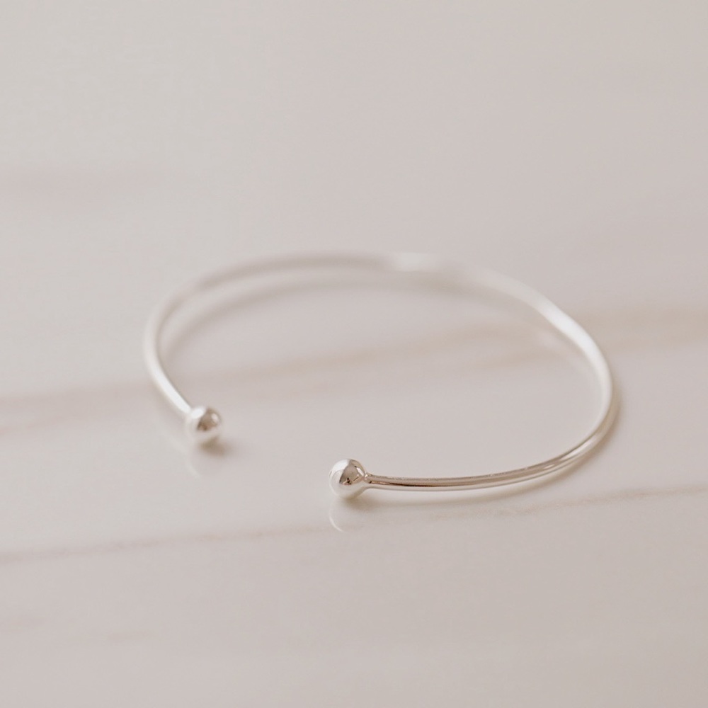 Dainty Ball Bracelet | 925 Silver - Picture 3 of 10